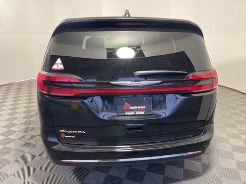 New 2026 Chrysler Pacifica Select image 5