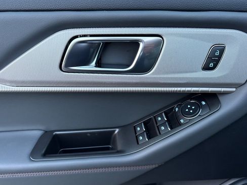 New 2026 Ford Explorer Active w/ Active Comfort Package RWD image 10