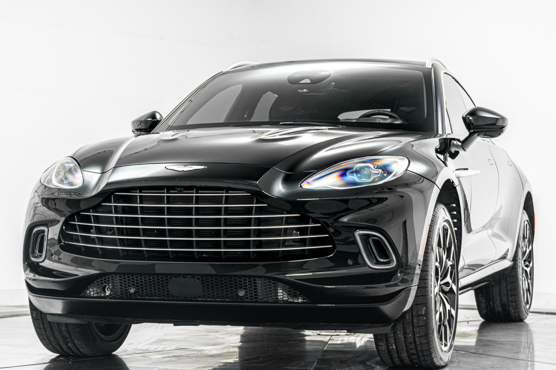 Used 2021 Aston Martin DBX AWD/4WD image 5
