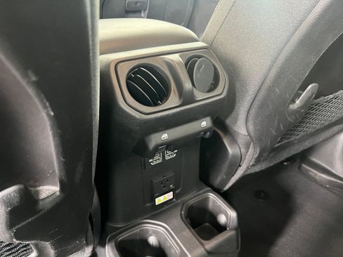 Used 2025 Jeep Wrangler Rubicon image 24