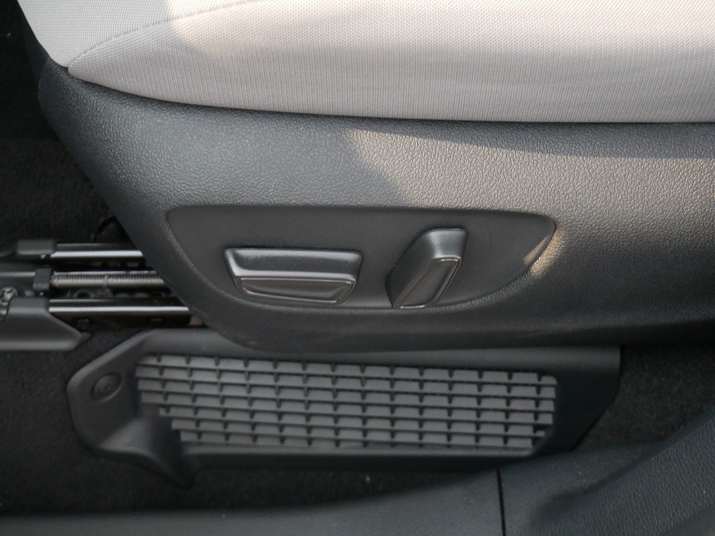 Certified 2026 Toyota Sienna LE FWD image 20