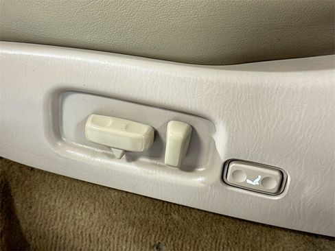 Used 1999 Toyota Land Cruiser image 25