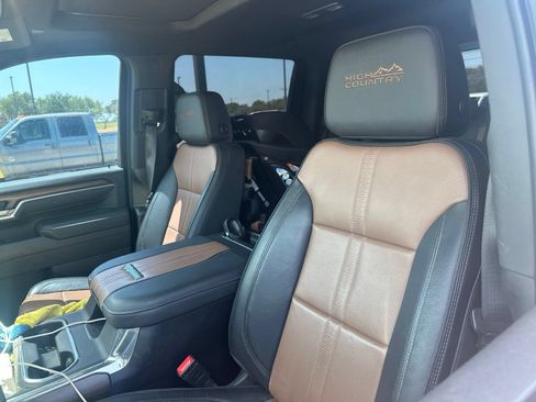 Used 2025 Chevrolet Silverado 3500 High Country w/ High Country Premium Package AWD/4WD image 9