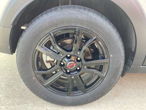 Used 2023 Nissan Kicks SR w/ SR Premium Package FWD image 6