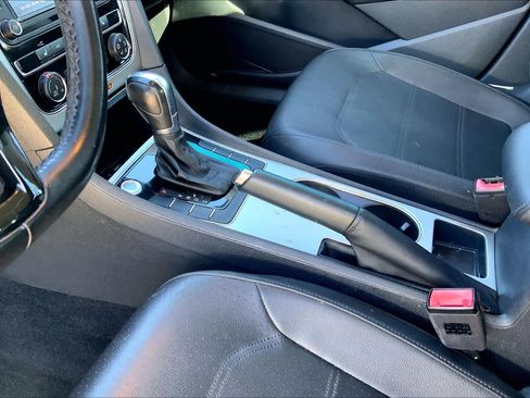 Used 2019 Volkswagen Passat 2.0T Wolfsburg image 16