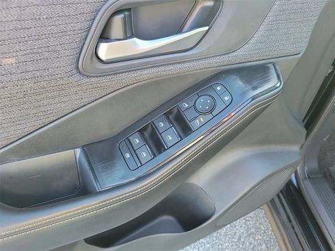 Used 2023 Nissan Rogue SV image 14