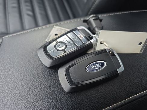 Used 2017 Ford Fusion SE w/ Equipment Group 202A image 28