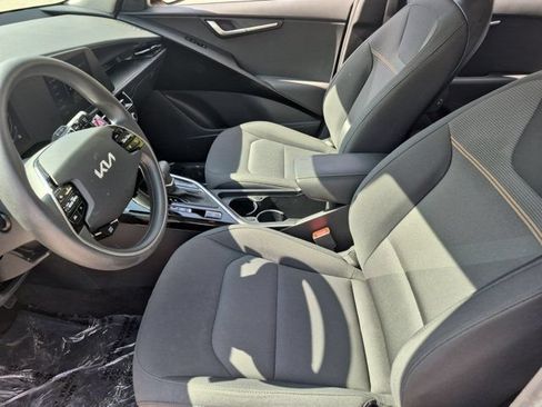 Used 2025 Kia Niro LX FWD image 24