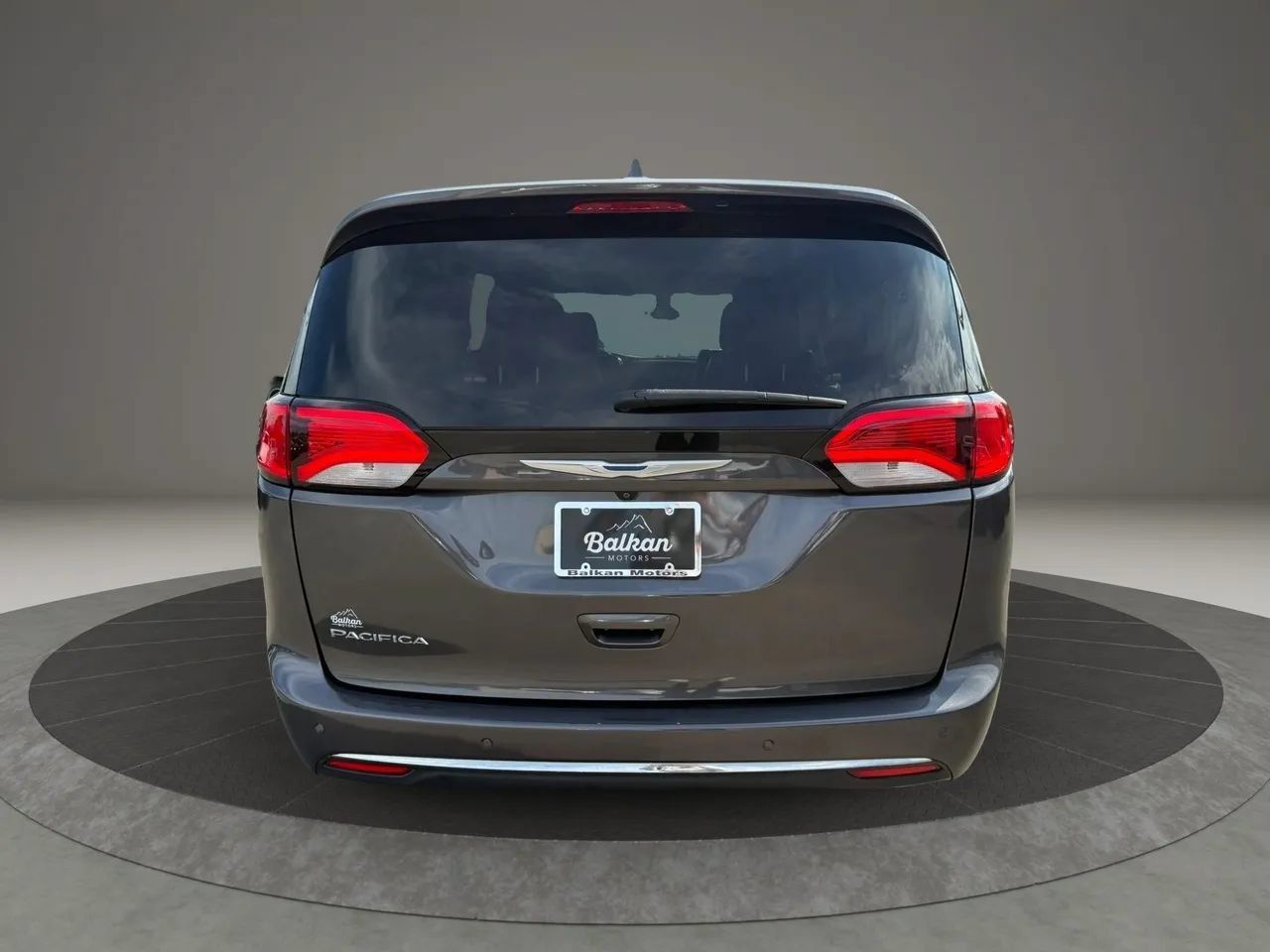Used 2017 Chrysler Pacifica Touring-L FWD image 6