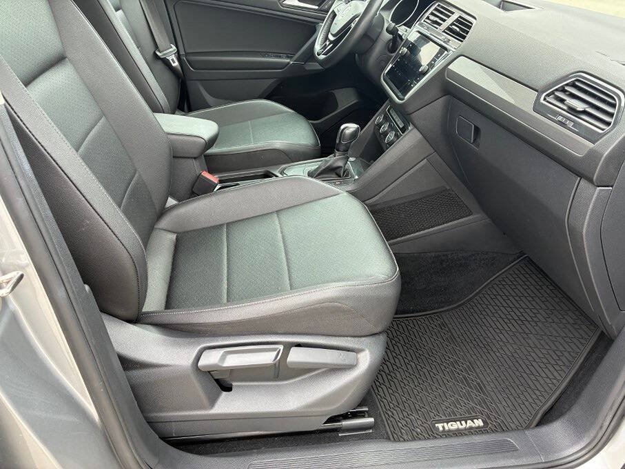 Used 2020 Volkswagen Tiguan SE w/ Panoramic Sunroof Package FWD image 34