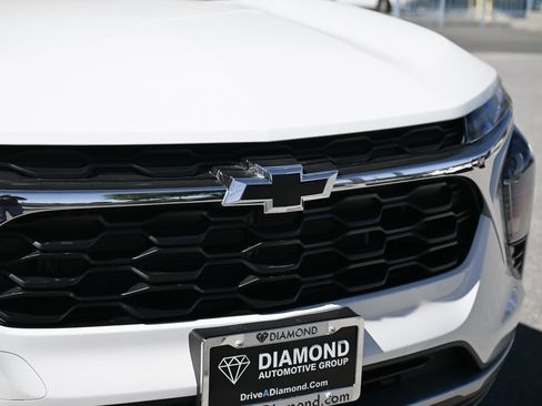 New 2026 Chevrolet Trax LT w/ LPO, Blackout Package FWD image 10