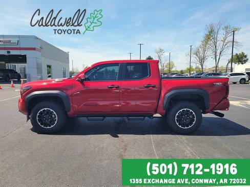 Certified 2025 Toyota Tacoma TRD Off-Road AWD/4WD image 8