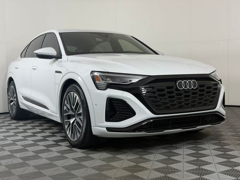 Used 2024 Audi Q8 e-tron Prestige AWD/4WD image 7
