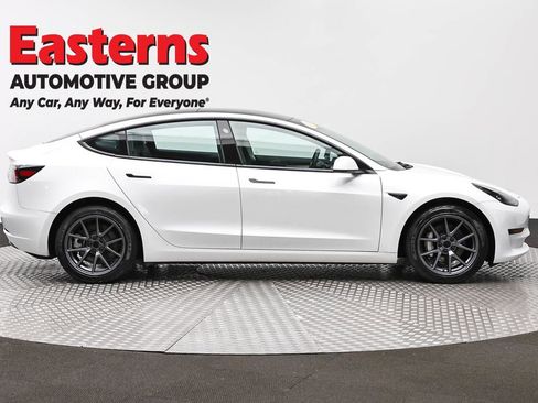 Used 2023 Tesla Model 3 Standard Range image 4