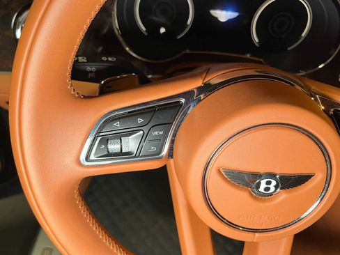 Used 2022 Bentley Bentayga AWD/4WD image 33