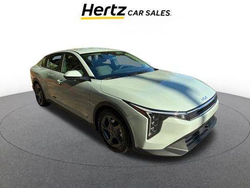 Used 2025 Kia K4 LXS image 1