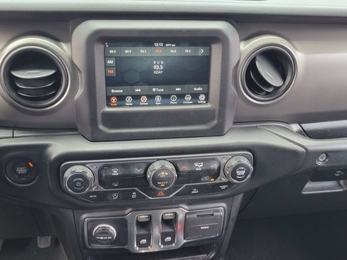 Used 2022 Jeep Wrangler Sport AWD/4WD image 7
