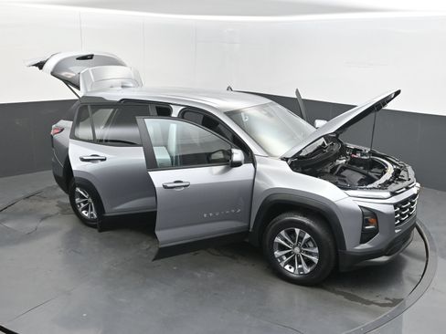 Used 2025 Chevrolet Equinox LT FWD image 40