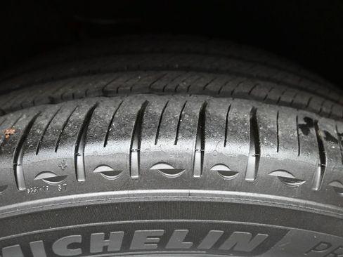 Used 2024 Chevrolet Equinox LT w/ LPO, Floor Liner Package FWD image 27