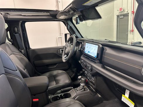 New 2025 Jeep Wrangler Sahara w/ Technology Group image 32