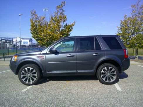 Used 2010 Land Rover LR2 HSE image 4