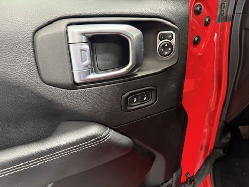 Used 2022 Jeep Wrangler Unlimited Rubicon w/ Steel Bumper Group AWD/4WD image 11