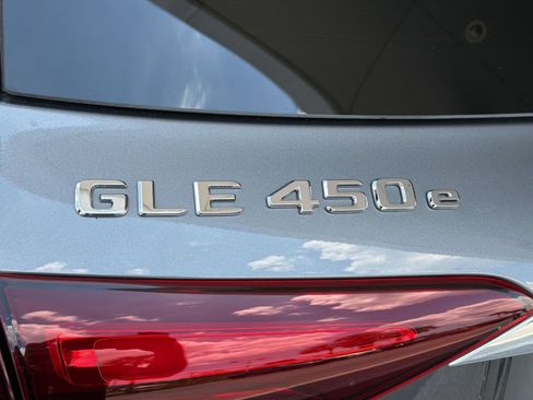 Certified 2025 Mercedes-Benz GLE 450e 4MATIC image 33