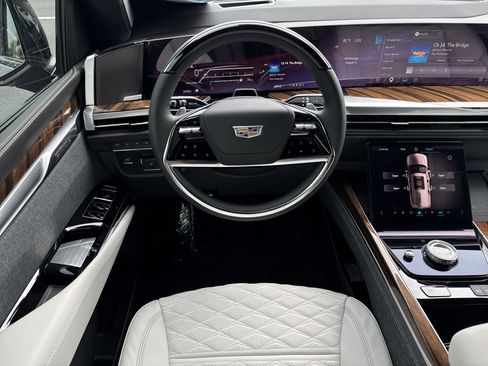 Certified 2026 Cadillac Escalade Platinum Sport w/ LPO, ONYX Package AWD/4WD image 14