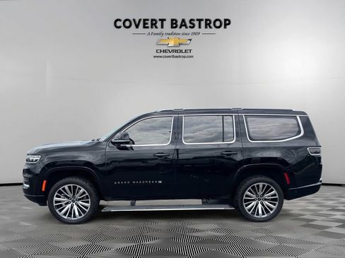 Used 2022 Jeep Grand Wagoneer Series III w/ Rear Seat Video Group 1 AWD/4WD image 4