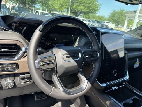 New 2026 GMC Yukon Denali Ultimate w/ LPO, Illumination Package AWD/4WD image 14