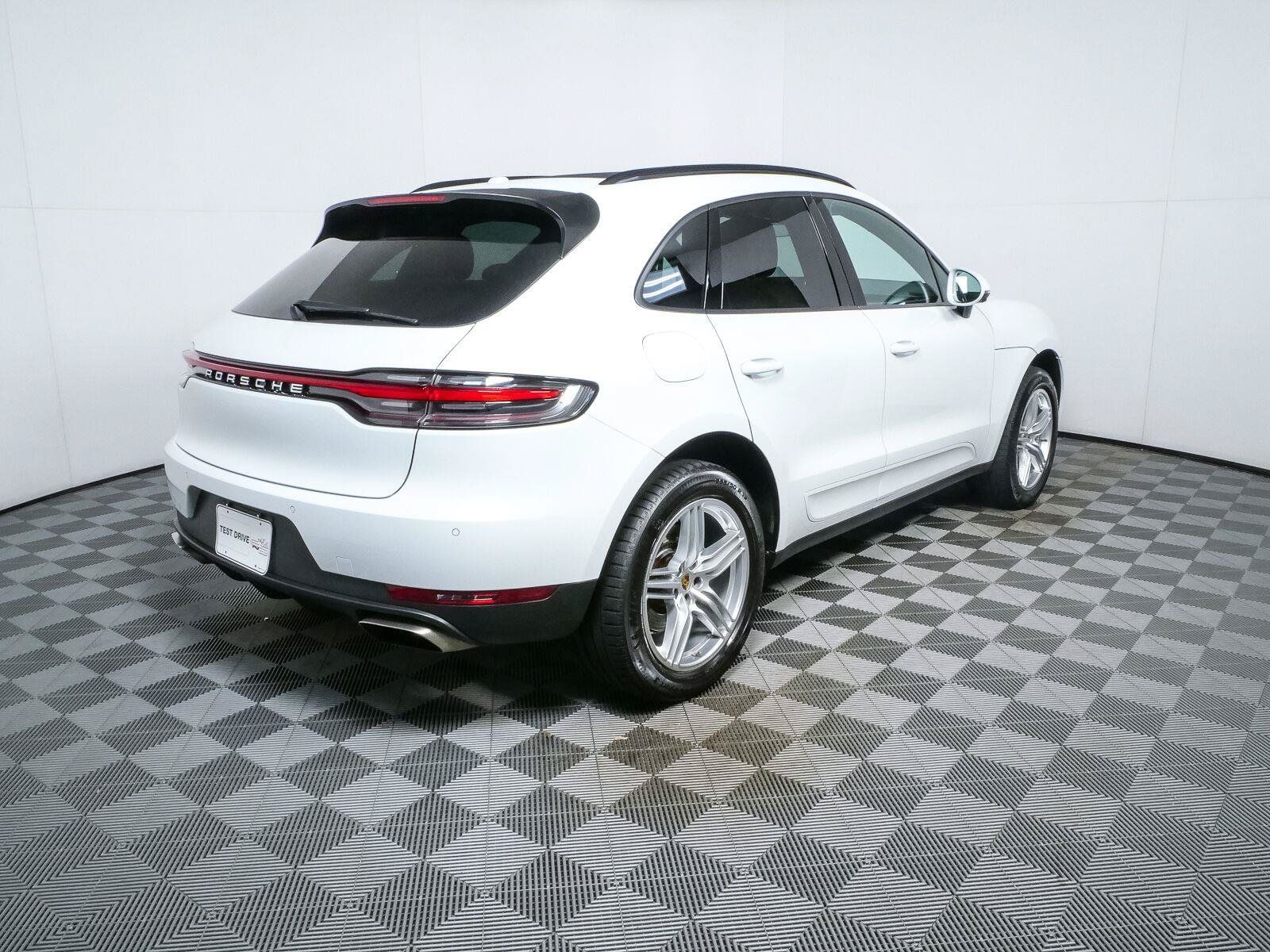 Certified 2021 Porsche Macan AWD/4WD image 30