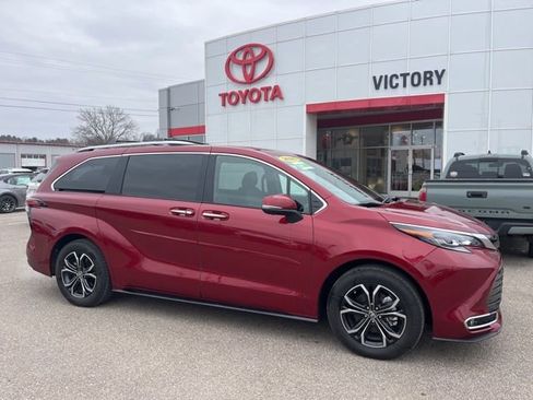 Used 2025 Toyota Sienna Platinum image 1