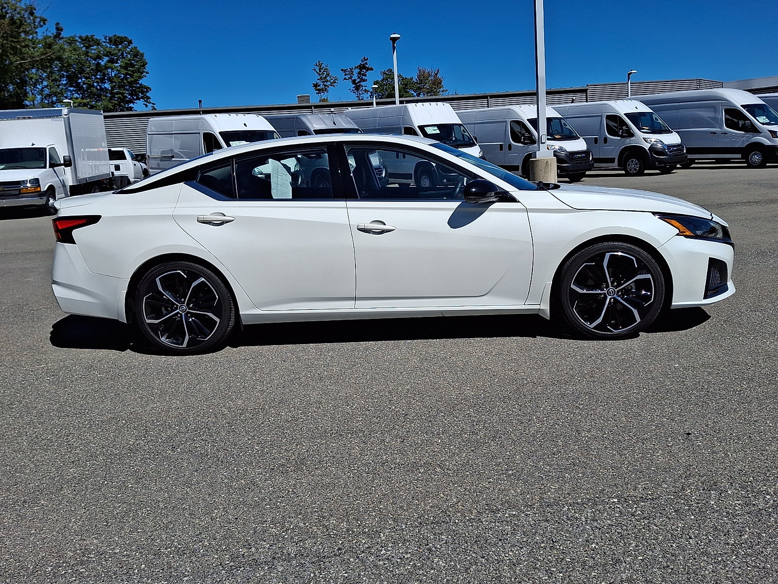 Used 2023 Nissan Altima 2.0 SR FWD image 7