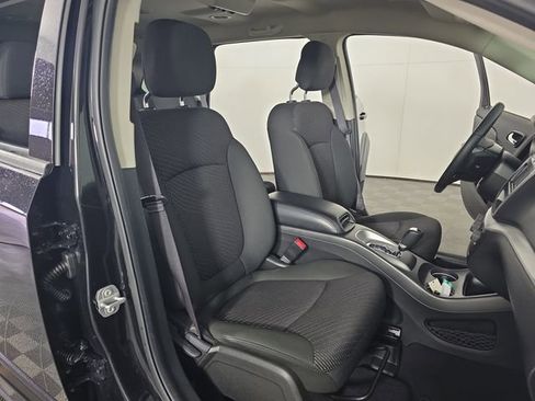 Used 2019 Dodge Journey SE w/ Premium Group image 19
