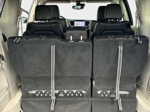 Used 2024 Chrysler Pacifica Touring-L image 12