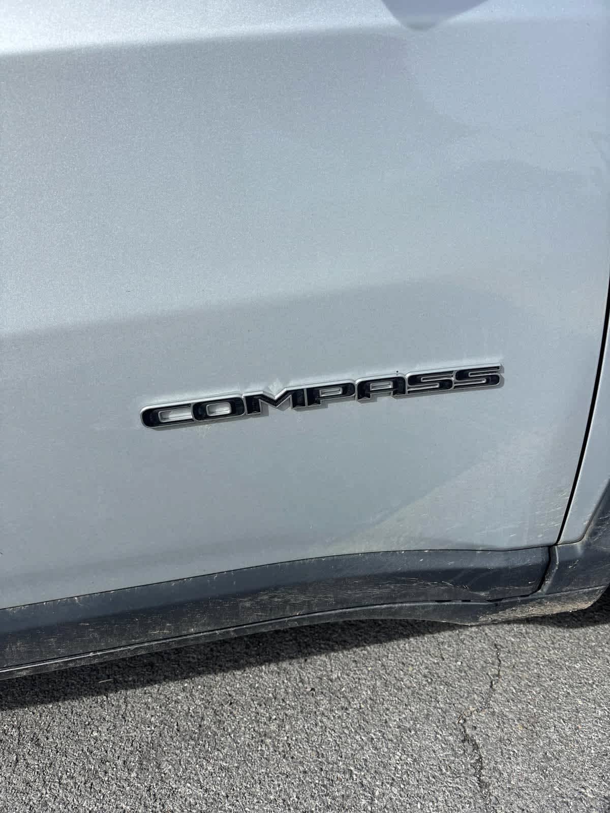 Used 2024 Jeep Compass Latitude w/ Convenience Group AWD/4WD image 5