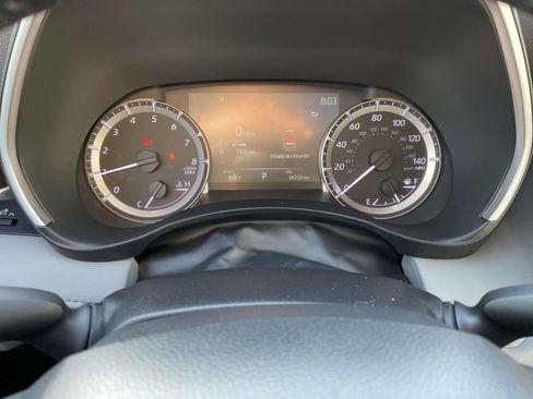 Used 2023 Toyota Highlander XLE image 37