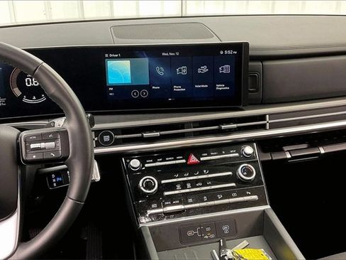 Certified 2025 Hyundai Santa Fe SE image 6