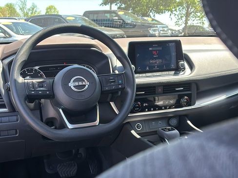 Used 2023 Nissan Rogue SV AWD/4WD image 13