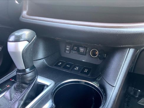 Used 2018 Toyota Highlander XLE AWD/4WD image 40