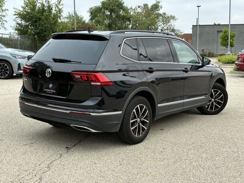 Used 2021 Volkswagen Tiguan SE w/ Panoramic Sunroof Package FWD image 5