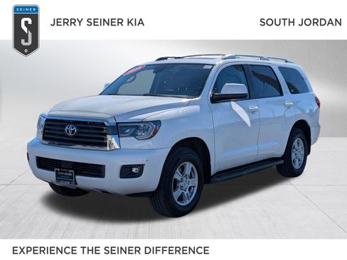 Used 2018 Toyota Sequoia SR5 w/ Carpet Cargo Mat Package AWD/4WD image 1