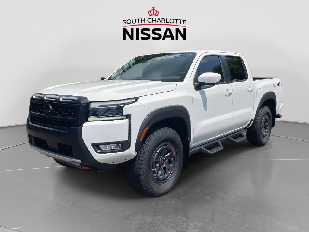 Used 2025 Nissan Frontier PRO-4X AWD/4WD image 3