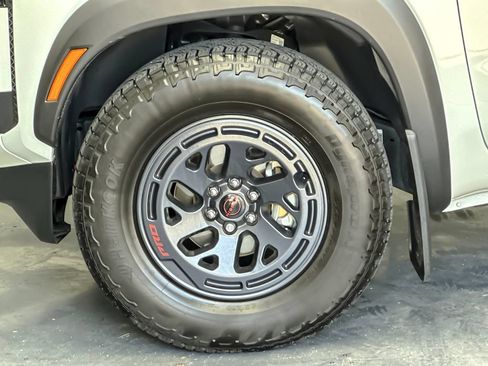 Used 2025 Nissan Frontier Pro-X RWD image 23