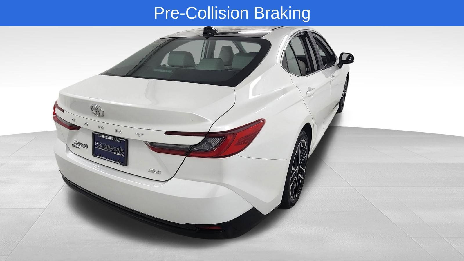 Used 2025 Toyota Camry XLE FWD image 3