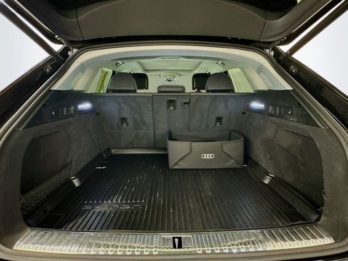 Used 2023 Audi e-tron Premium Plus w/ Premium Plus Package image 31