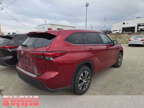 Used 2020 Toyota Highlander XLE image 4