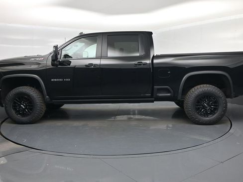 Used 2024 Chevrolet Silverado 2500 ZR2 w/ Technology Package image 10