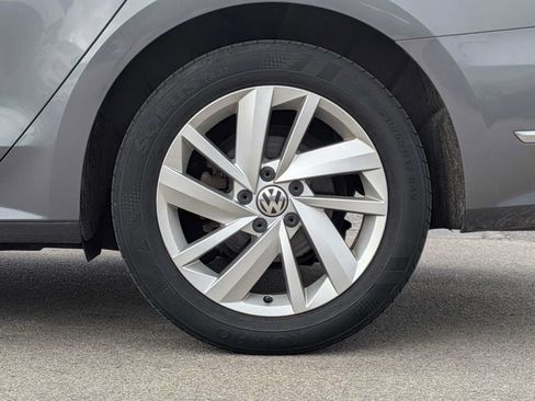 Used 2018 Volkswagen Passat 2.0T SE FWD image 14
