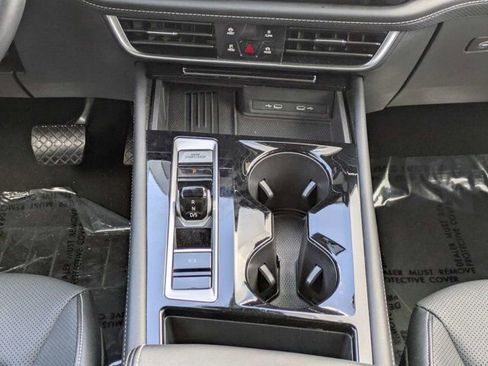 Used 2025 Volkswagen Atlas SE AWD/4WD image 21